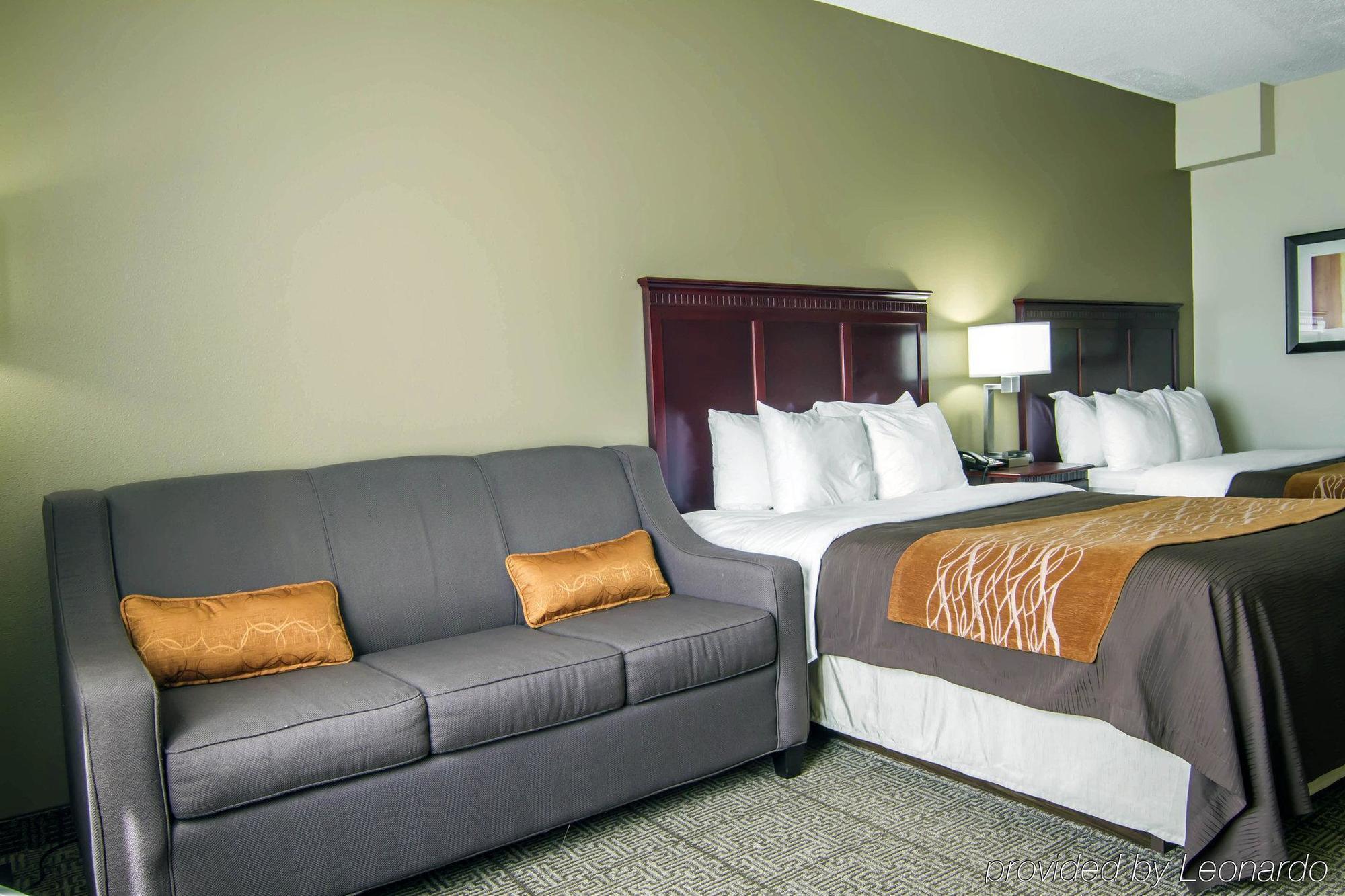 Comfort Inn & Suites Love Field - Dallas Market Center Exterior photo